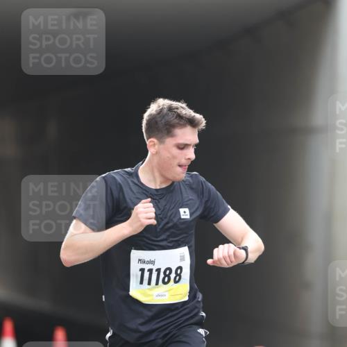 05.10.2025 - 20. swb-Marathon Bremen Michael Strokosch http://msf.ph/oto/9210003 05.10.2025 10:32:21 Laufen 11188 meine-sportfotos.de