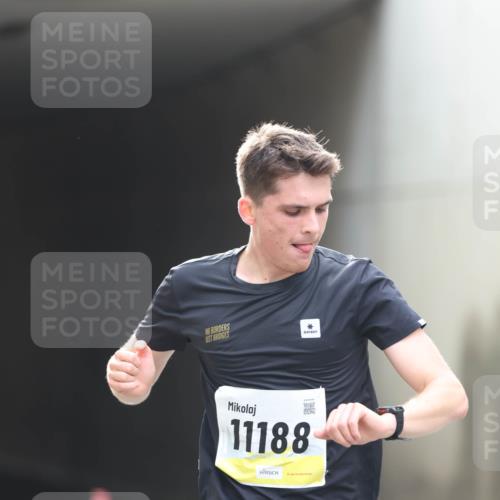 05.10.2025 - 20. swb-Marathon Bremen Michael Strokosch http://msf.ph/oto/9210005 05.10.2025 10:32:21 Laufen 11188 meine-sportfotos.de