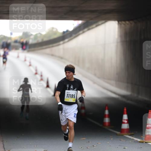 05.10.2025 - 20. swb-Marathon Bremen Michael Strokosch http://msf.ph/oto/9210007 05.10.2025 10:32:25 Laufen 11185, 2 meine-sportfotos.de
