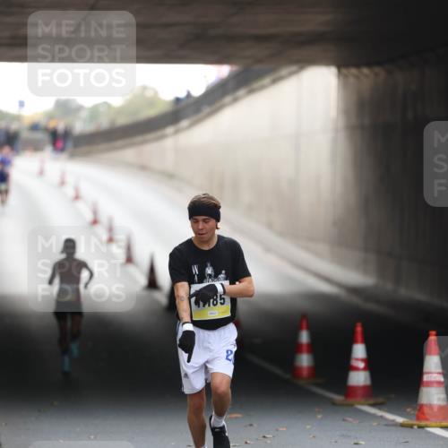 05.10.2025 - 20. swb-Marathon Bremen Michael Strokosch http://msf.ph/oto/9210008 05.10.2025 10:32:26 Laufen 185, 2 meine-sportfotos.de