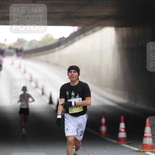 05.10.2025 - 20. swb-Marathon Bremen Michael Strokosch http://msf.ph/oto/9210009 05.10.2025 10:32:26 Laufen 26 meine-sportfotos.de