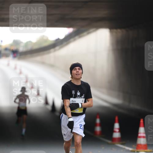 05.10.2025 - 20. swb-Marathon Bremen Michael Strokosch http://msf.ph/oto/9210010 05.10.2025 10:32:27 Laufen 2 meine-sportfotos.de