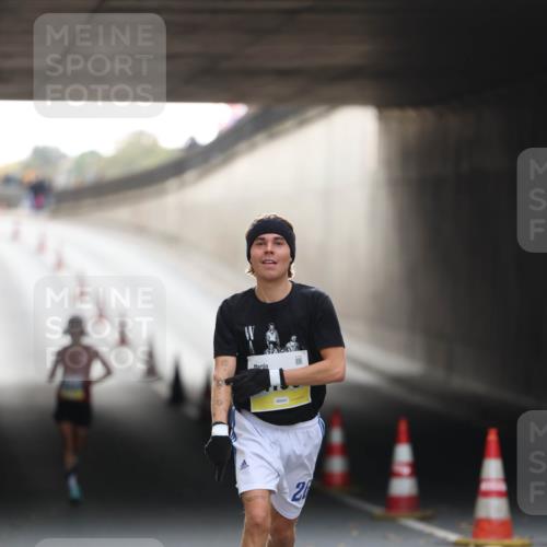 05.10.2025 - 20. swb-Marathon Bremen Michael Strokosch http://msf.ph/oto/9210011 05.10.2025 10:32:27 Laufen 2 meine-sportfotos.de