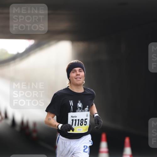 05.10.2025 - 20. swb-Marathon Bremen Michael Strokosch http://msf.ph/oto/9210014 05.10.2025 10:32:28 Laufen 11185 meine-sportfotos.de