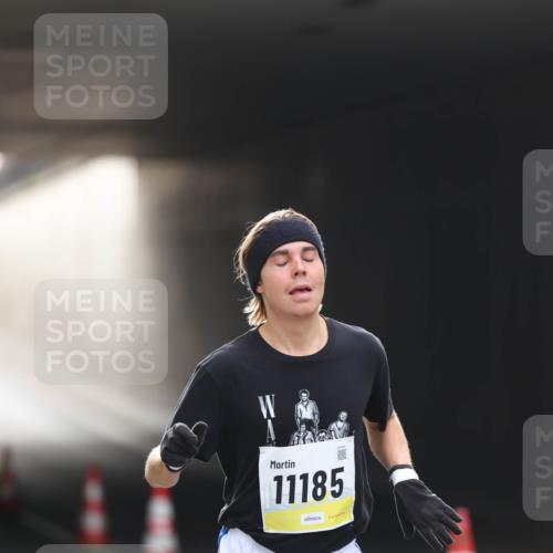 05.10.2025 - 20. swb-Marathon Bremen Michael Strokosch http://msf.ph/oto/9210016 05.10.2025 10:32:29 Laufen 11185, 2 meine-sportfotos.de