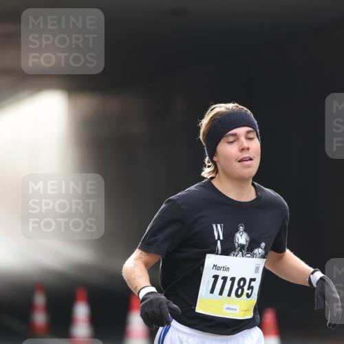 05.10.2025 - 20. swb-Marathon Bremen Michael Strokosch http://msf.ph/oto/9210017 05.10.2025 10:32:29 Laufen 11185, 2 meine-sportfotos.de