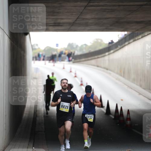 05.10.2025 - 20. swb-Marathon Bremen Michael Strokosch http://msf.ph/oto/9210034 05.10.2025 10:32:45 Laufen 9829, 1, 2833 meine-sportfotos.de