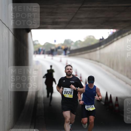 05.10.2025 - 20. swb-Marathon Bremen Michael Strokosch http://msf.ph/oto/9210036 05.10.2025 10:32:46 Laufen 9829, 9833 meine-sportfotos.de