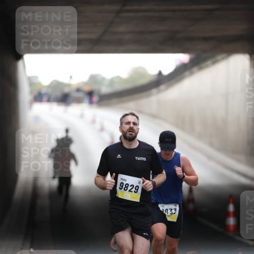 05.10.2025 - 20. swb-Marathon Bremen Michael Strokosch http://msf.ph/oto/9210042 05.10.2025 10:32:47 Laufen 9829, 833 meine-sportfotos.de