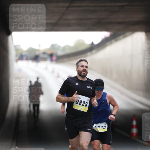 05.10.2025 - 20. swb-Marathon Bremen Michael Strokosch http://msf.ph/oto/9210043 05.10.2025 10:32:48 Laufen 9829, 0833 meine-sportfotos.de