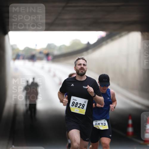 05.10.2025 - 20. swb-Marathon Bremen Michael Strokosch http://msf.ph/oto/9210044 05.10.2025 10:32:48 Laufen 9829, 9333 meine-sportfotos.de