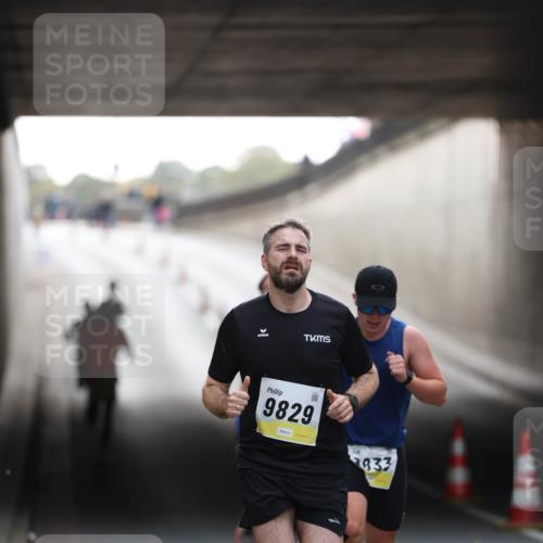 05.10.2025 - 20. swb-Marathon Bremen Michael Strokosch http://msf.ph/oto/9210045 05.10.2025 10:32:48 Laufen 9829, 2833 meine-sportfotos.de