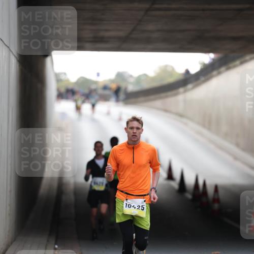 05.10.2025 - 20. swb-Marathon Bremen Michael Strokosch http://msf.ph/oto/9210053 05.10.2025 10:32:55 Laufen 10425 meine-sportfotos.de