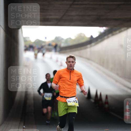 05.10.2025 - 20. swb-Marathon Bremen Michael Strokosch http://msf.ph/oto/9210054 05.10.2025 10:32:55 Laufen 10, 25 meine-sportfotos.de