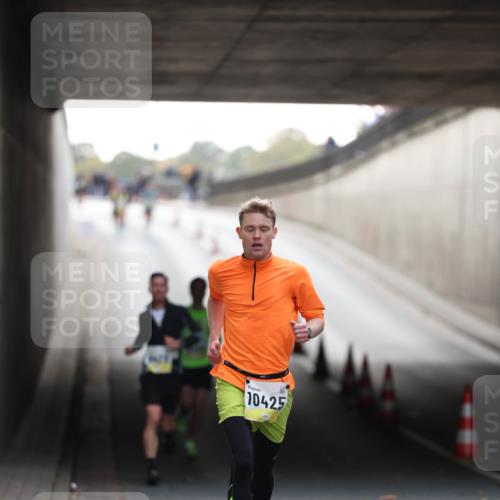 05.10.2025 - 20. swb-Marathon Bremen Michael Strokosch http://msf.ph/oto/9210055 05.10.2025 10:32:55 Laufen 10425 meine-sportfotos.de