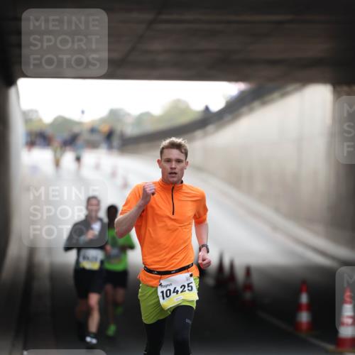 05.10.2025 - 20. swb-Marathon Bremen Michael Strokosch http://msf.ph/oto/9210056 05.10.2025 10:32:56 Laufen 10425 meine-sportfotos.de