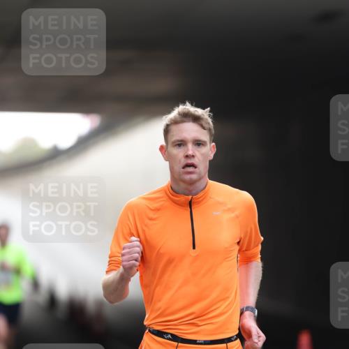 05.10.2025 - 20. swb-Marathon Bremen Michael Strokosch http://msf.ph/oto/9210063 05.10.2025 10:32:58 Laufen 10425 meine-sportfotos.de