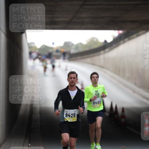 05.10.2025 - 20. swb-Marathon Bremen Michael Strokosch http://msf.ph/oto/9210064 05.10.2025 10:32:59 Laufen 9429, 9480 meine-sportfotos.de