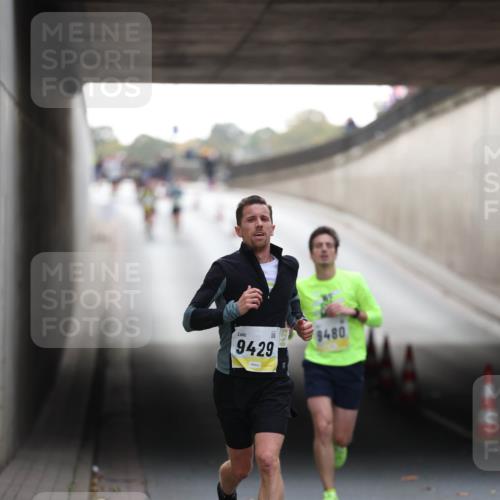 05.10.2025 - 20. swb-Marathon Bremen Michael Strokosch http://msf.ph/oto/9210066 05.10.2025 10:32:59 Laufen 9429, 9480 meine-sportfotos.de