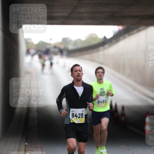 05.10.2025 - 20. swb-Marathon Bremen Michael Strokosch http://msf.ph/oto/9210067 05.10.2025 10:32:59 Laufen 9429, 9480 meine-sportfotos.de