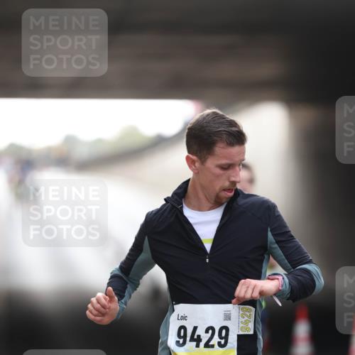 05.10.2025 - 20. swb-Marathon Bremen Michael Strokosch http://msf.ph/oto/9210078 05.10.2025 10:33:02 Laufen 9429, 9429 meine-sportfotos.de