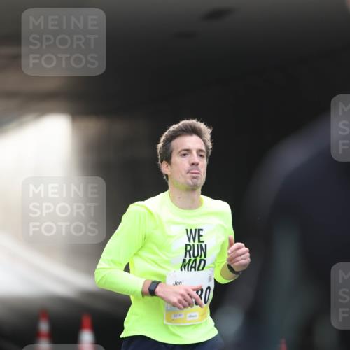 05.10.2025 - 20. swb-Marathon Bremen Michael Strokosch http://msf.ph/oto/9210079 05.10.2025 10:33:03 Laufen 02187 meine-sportfotos.de