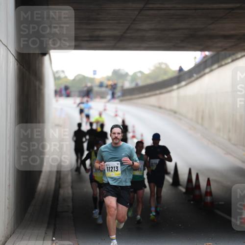 05.10.2025 - 20. swb-Marathon Bremen Michael Strokosch http://msf.ph/oto/9210084 05.10.2025 10:33:19 Laufen 11213 meine-sportfotos.de