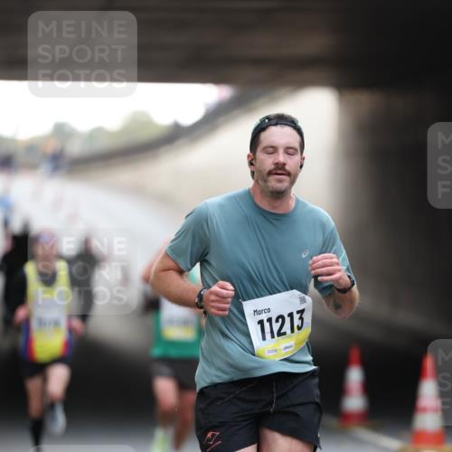 05.10.2025 - 20. swb-Marathon Bremen Michael Strokosch http://msf.ph/oto/9210097 05.10.2025 10:33:23 Laufen 11213, 0220 meine-sportfotos.de