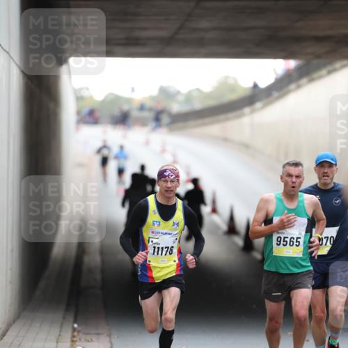 05.10.2025 - 20. swb-Marathon Bremen Michael Strokosch http://msf.ph/oto/9210098 05.10.2025 10:33:24 Laufen 11176, 9565, 070 meine-sportfotos.de