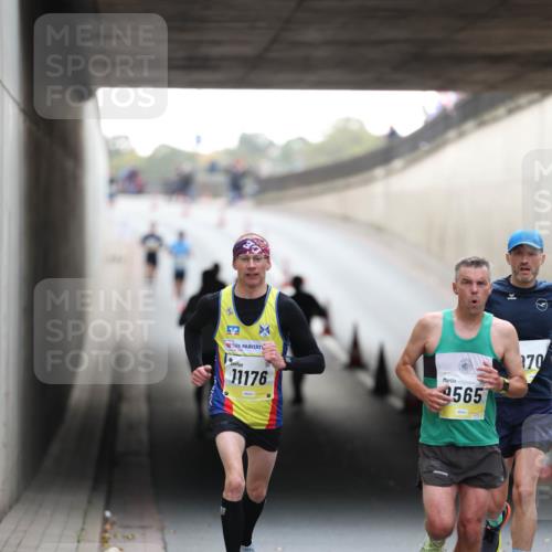 05.10.2025 - 20. swb-Marathon Bremen Michael Strokosch http://msf.ph/oto/9210099 05.10.2025 10:33:24 Laufen 30, 11176, 565, 170 meine-sportfotos.de