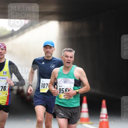 05.10.2025 - 20. swb-Marathon Bremen Michael Strokosch http://msf.ph/oto/9210104 05.10.2025 10:33:26 Laufen 76, 107, 956 meine-sportfotos.de