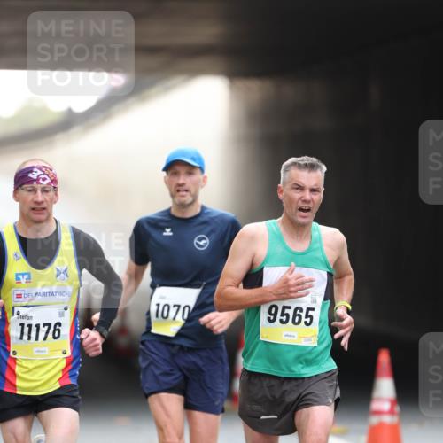 05.10.2025 - 20. swb-Marathon Bremen Michael Strokosch http://msf.ph/oto/9210105 05.10.2025 10:33:26 Laufen 11176, 1070, 9565, 02242 meine-sportfotos.de