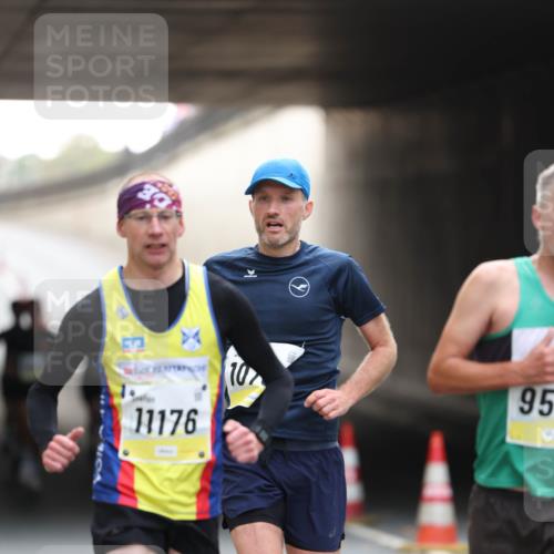 05.10.2025 - 20. swb-Marathon Bremen Michael Strokosch http://msf.ph/oto/9210107 05.10.2025 10:33:27 Laufen 11176, 107, 95 meine-sportfotos.de