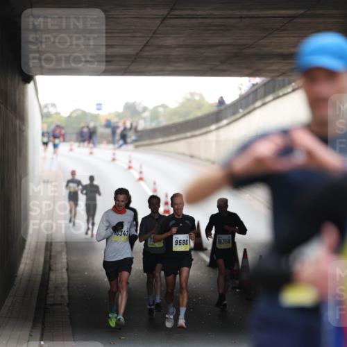 05.10.2025 - 20. swb-Marathon Bremen Michael Strokosch http://msf.ph/oto/9210111 05.10.2025 10:33:28 Laufen 10347, 9586, 10358 meine-sportfotos.de