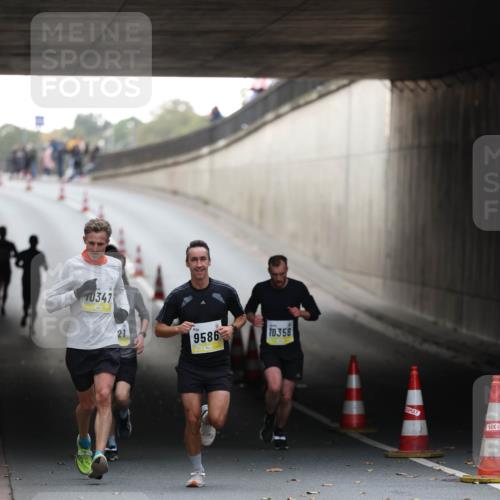 05.10.2025 - 20. swb-Marathon Bremen Michael Strokosch http://msf.ph/oto/9210115 05.10.2025 10:33:30 Laufen 0347, 21, 9586, 10358 meine-sportfotos.de