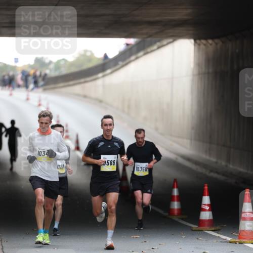 05.10.2025 - 20. swb-Marathon Bremen Michael Strokosch http://msf.ph/oto/9210116 05.10.2025 10:33:30 Laufen 1034, 586, 021, 10358 meine-sportfotos.de