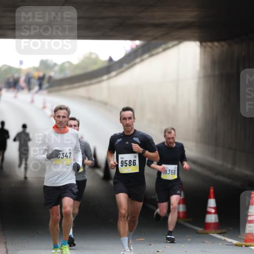 05.10.2025 - 20. swb-Marathon Bremen Michael Strokosch http://msf.ph/oto/9210118 05.10.2025 10:33:31 Laufen 0347, 500, 9586, 0358 meine-sportfotos.de