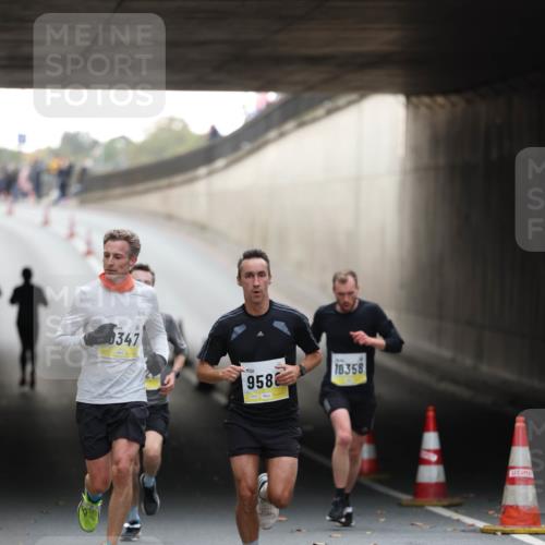 05.10.2025 - 20. swb-Marathon Bremen Michael Strokosch http://msf.ph/oto/9210119 05.10.2025 10:33:31 Laufen 347, 33, 958, 18358 meine-sportfotos.de