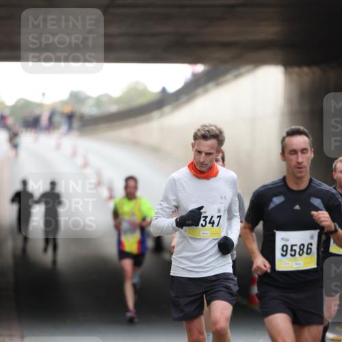 05.10.2025 - 20. swb-Marathon Bremen Michael Strokosch http://msf.ph/oto/9210124 05.10.2025 10:33:33 Laufen 347, 9586 meine-sportfotos.de