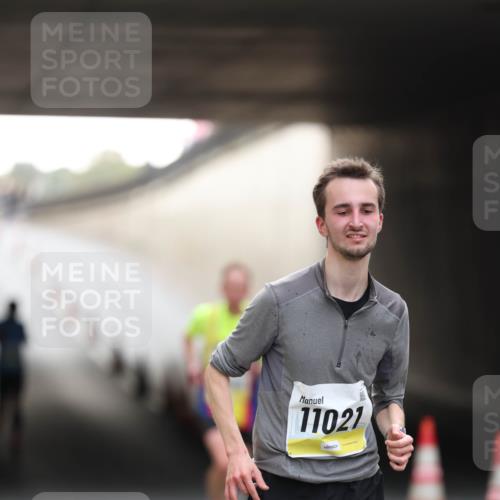 05.10.2025 - 20. swb-Marathon Bremen Michael Strokosch http://msf.ph/oto/9210130 05.10.2025 10:33:36 Laufen 11021 meine-sportfotos.de