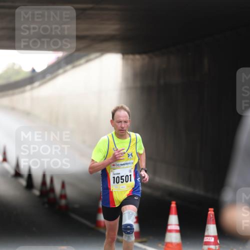 05.10.2025 - 20. swb-Marathon Bremen Michael Strokosch http://msf.ph/oto/9210131 05.10.2025 10:33:37 Laufen 10501 meine-sportfotos.de