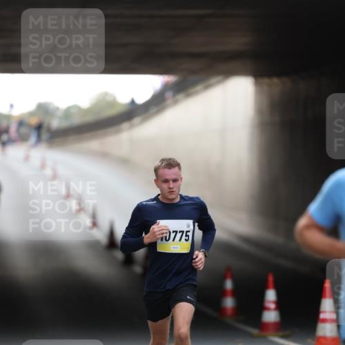 05.10.2025 - 20. swb-Marathon Bremen Michael Strokosch http://msf.ph/oto/9210149 05.10.2025 10:33:45 Laufen 0775 meine-sportfotos.de