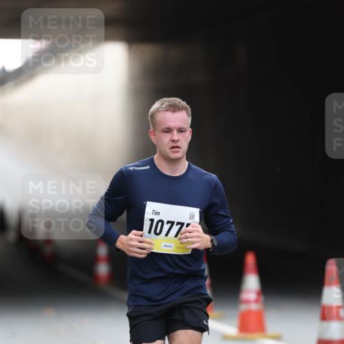 05.10.2025 - 20. swb-Marathon Bremen Michael Strokosch http://msf.ph/oto/9210155 05.10.2025 10:33:46 Laufen 1077 meine-sportfotos.de