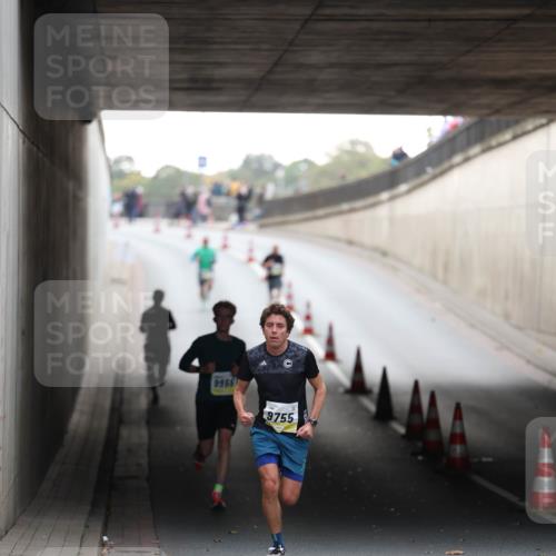 05.10.2025 - 20. swb-Marathon Bremen Michael Strokosch http://msf.ph/oto/9210156 05.10.2025 10:33:57 Laufen 9965, 9755 meine-sportfotos.de