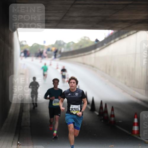 05.10.2025 - 20. swb-Marathon Bremen Michael Strokosch http://msf.ph/oto/9210157 05.10.2025 10:33:58 Laufen 9465, 9755 meine-sportfotos.de