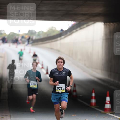 05.10.2025 - 20. swb-Marathon Bremen Michael Strokosch http://msf.ph/oto/9210159 05.10.2025 10:33:58 Laufen 9966, 9755 meine-sportfotos.de