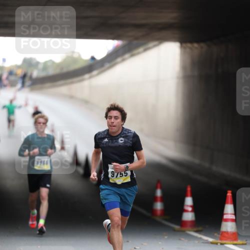 05.10.2025 - 20. swb-Marathon Bremen Michael Strokosch http://msf.ph/oto/9210161 05.10.2025 10:33:59 Laufen 9966, 9755 meine-sportfotos.de