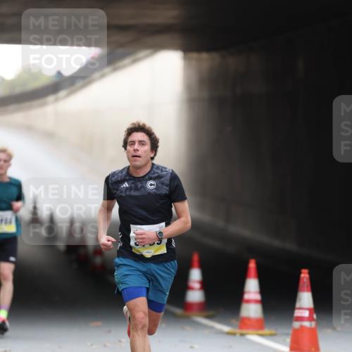 05.10.2025 - 20. swb-Marathon Bremen Michael Strokosch http://msf.ph/oto/9210164 05.10.2025 10:34:00 Laufen  meine-sportfotos.de