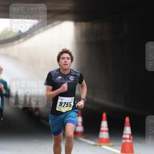 05.10.2025 - 20. swb-Marathon Bremen Michael Strokosch http://msf.ph/oto/9210165 05.10.2025 10:34:00 Laufen 9755 meine-sportfotos.de