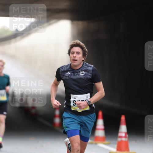 05.10.2025 - 20. swb-Marathon Bremen Michael Strokosch http://msf.ph/oto/9210167 05.10.2025 10:34:01 Laufen  meine-sportfotos.de